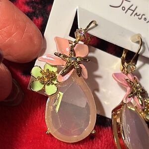 NWT Betsey Johnson pink teardrop earrings.